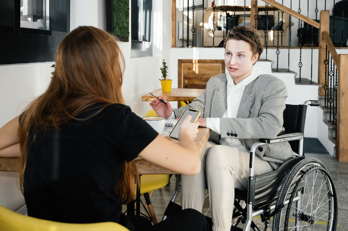 People at a cafe